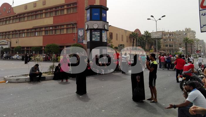 بالفيديو.. المستبعدون من مشروع إسكان بورسعيد يقطعون شارع 23 يوليو