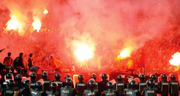 بالصور.. شغب الملاعب ينهي مباراة السعودية وماليزيا