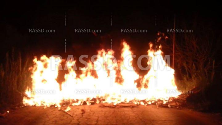 مجهولون يقطعون الطريق الزراعي والسكة الحديد ببني سويف