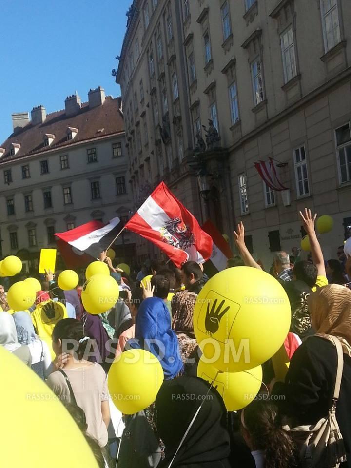 بالصور:وقفات للمصريين بعدة دول أوروبية رفضاً للانقلاب