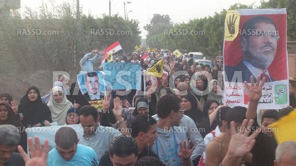 أهالي مسقط رأس مرسي يتظاهرون دعمًا لشرعيته