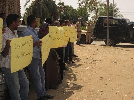 المعلمون يتظاهرون لصرف المستحقات والنقابة تتبرع لـ”تحيا مصر”