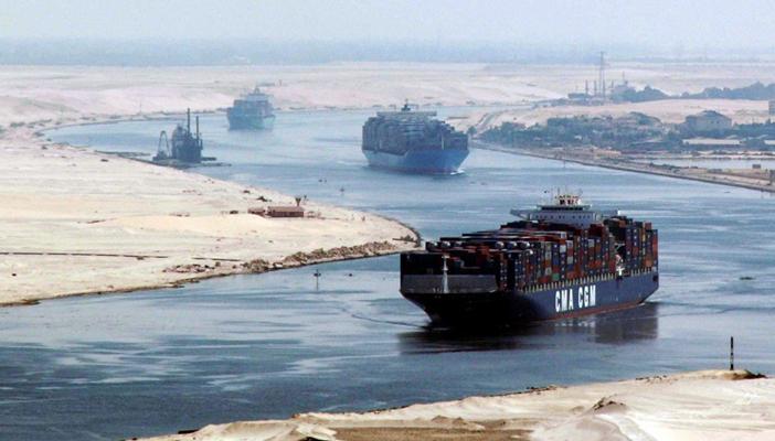 %27 نسبة تراجع عدد السفن العابرة لقناة السويس اليوم عن أمس