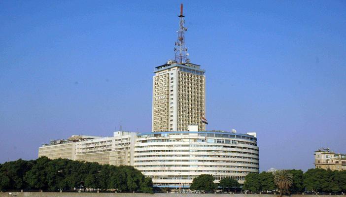 كاتب صحفي: السيسي لا يثق بماسبيرو واستعان بفرنسا لاحتفالات التفريعة