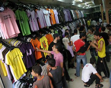 “تجارية القاهرة”: ارتفاع أسعار الملابس الجاهزة 35 % والركود 60 %