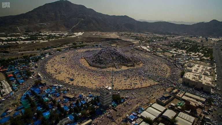 بالفيديو والصور.. 2 مليون حاج على جبل عرفات