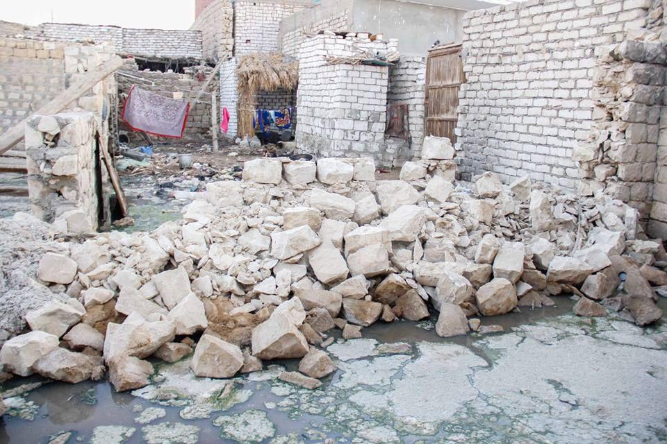 بالصور.. معاناة أهالي “عرب موسي” بالجيزة بسبب تهالك مواسير المياه