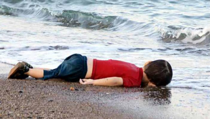 “فايننشال تايمز”: قاتل الطفل إيلان والمسؤول عن غرقه هو بشار الأسد