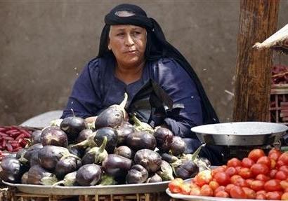 كيف تعيش الأسر البسيطة فى ظل غلاء الأسعار؟