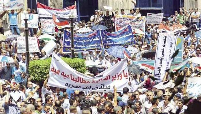 توافد المتظاهرين على الفسطاط استعدادًا لمليونية “رفض الخدمة المدنية”