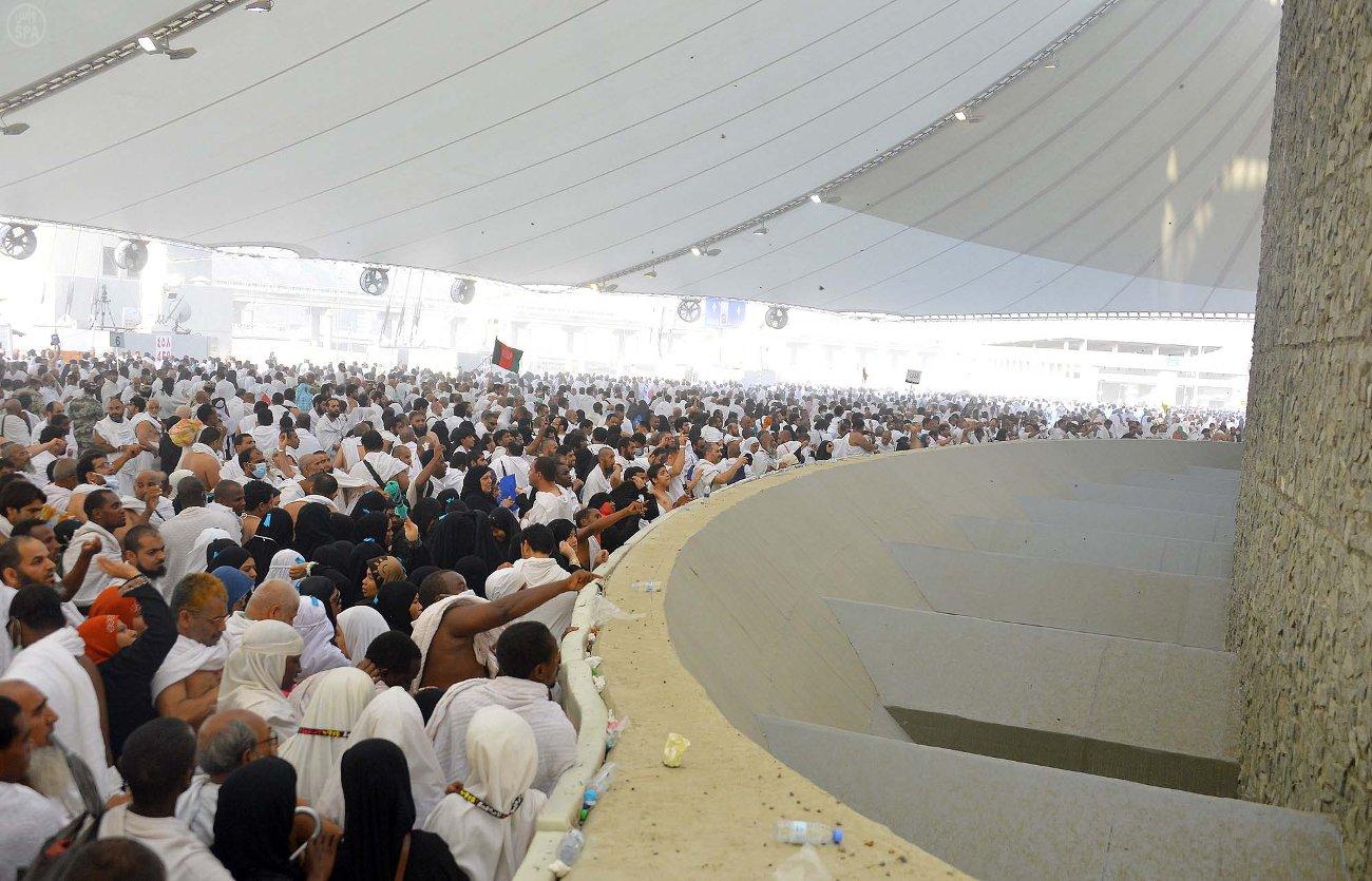 2 مليون حاج يرمون اليوم جمرة العقبة الأولى