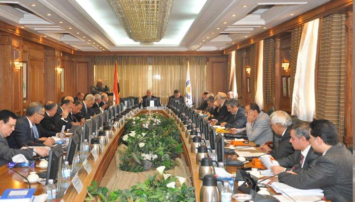 تجميد قرار “عبدالخالق” باستثناء “أولاد الكبار” من التوزيع الجغرافي