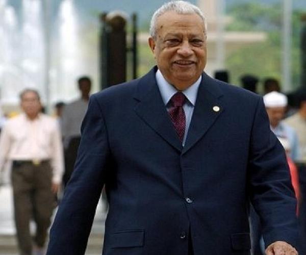 “عبيد”بائع مصر.. الذي طالب مرسي بمحاكمته