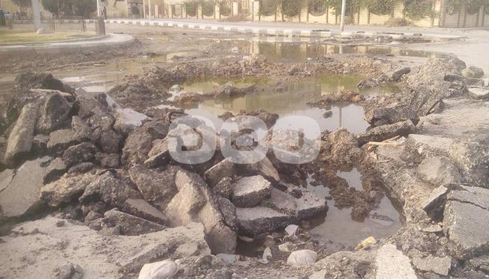 “تكسير الطرق وتخريب الأسفلت” مهنة المسؤولين بمحافظة الفيوم