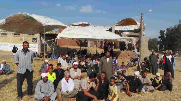 استمرار اعتصام فلاحي الحامول لإلغاء قرار نقل ملكية أراضيهم