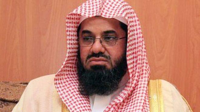 إمام الحرم المكي يهاجم إغلاق المساجد بمصر