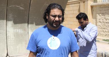 إخلاء سبيل علاء عبدالفتاح والمحكمة تتنحى عن نظر القضية