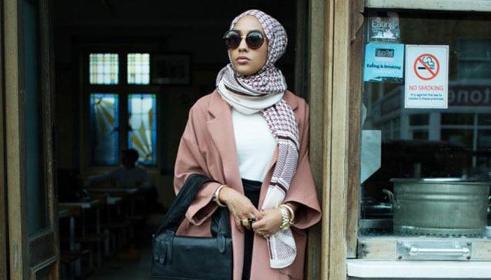 المجموعة الألمانية للملابس “H&M” تستعين بعارضة أزياء محجبة