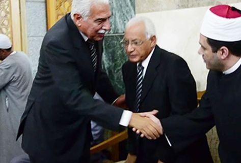 فيديو|مظهر شاهين يسلم بحفاوة على “نظيف” وقيادات الفلول