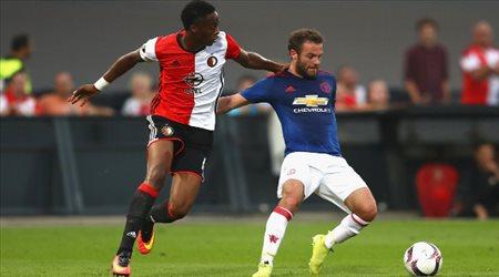 نتائج الدوري الأوروبي اليوم.. هزيمة مانشستر وتعادل لروما في غياب صلاح