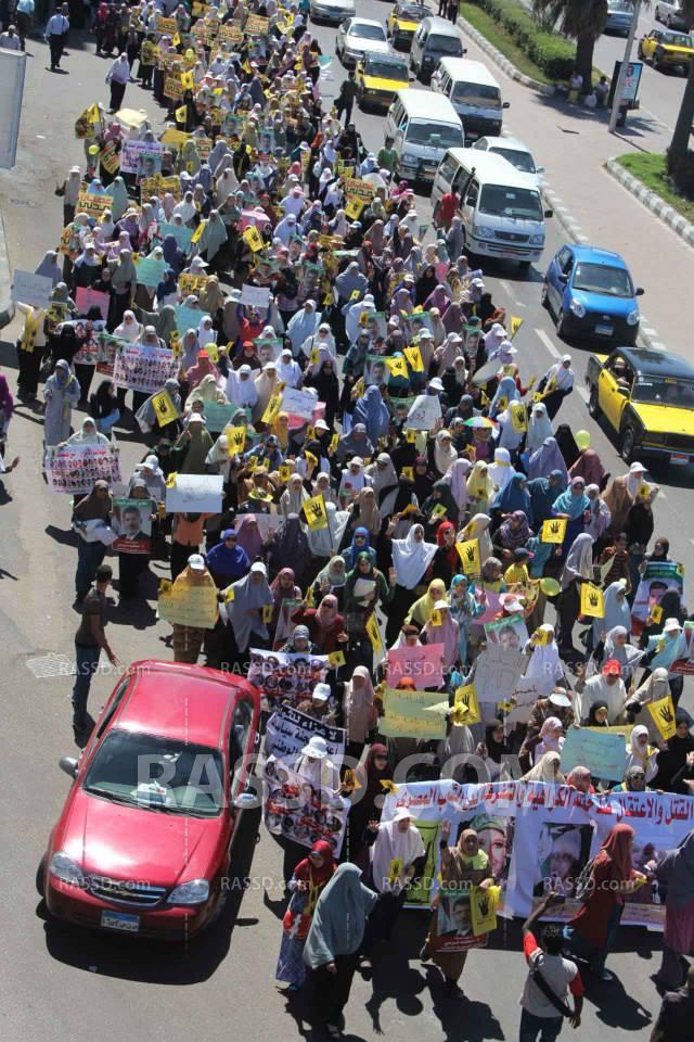 مسيرة لحرائر ضد الانقلاب بالأسكندرية