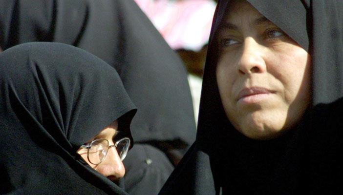 الجارديان: في إيران.. لا شيء يحمي المرأة من التحرش والاعتداءات