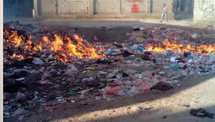 الحكومة المصرية تُعيِّن حراسًا على القمامة