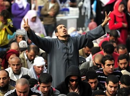 الشعب المصرى الغلبان .. ولبس قميص عثمان – إبراهيم الزعفراني