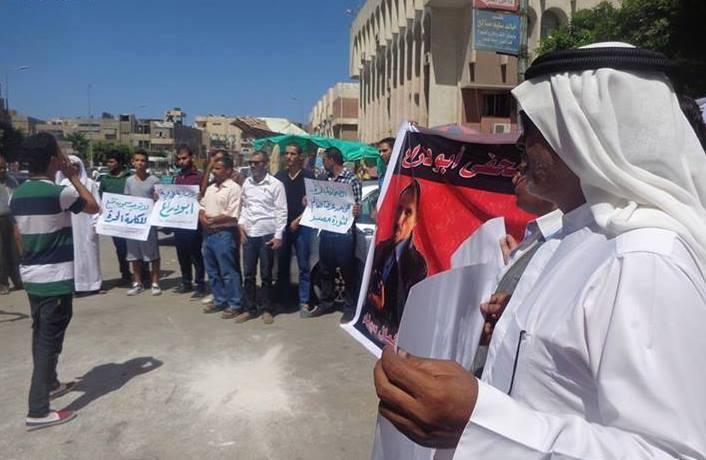 وقفة لصحفي شمال سيناء احتجاجًا على محاكمة أبو دراع عسكريًا