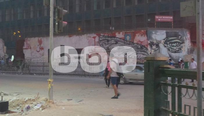 بالصور.. هدم سور الجرافيتي الشاهد على ثورة 25 يناير