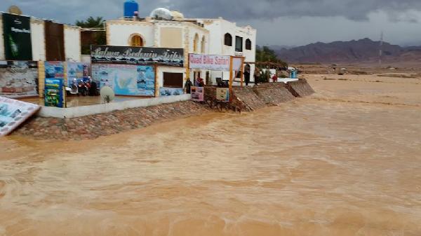 “الأرصاد”تحذر من سيول على الصعيد وسيناء والبحر الأحمر خلال الخريف