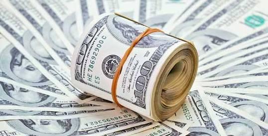 الدولار يسجل 12.80 جنيهًا للبيع في السوق السوداء