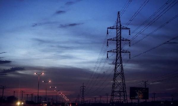 وفد سعودي بالقاهرة لمراجعة مناقصة الربط الكهربائي مع مصر