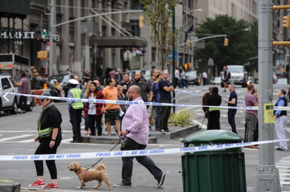 انفجاران وحادث طعن يشعلون الشارع الأمريكي في أقل من 24 ساعة