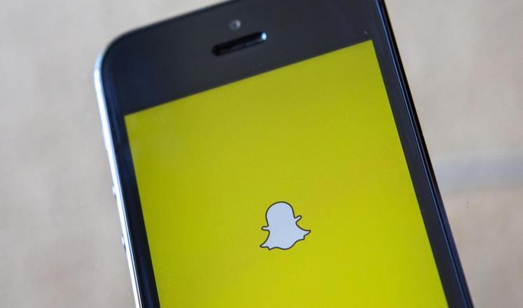 سناب شات يهدد شركات التواصل الاجتماعي فيسبوك وتويتر ويوتيوب