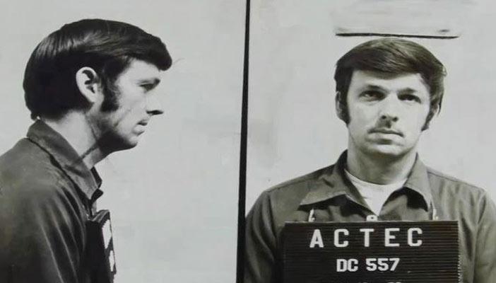 “لوستج” يبيع برج “إيفل”.. بالفيديو: أشهر 10 نصابين في العالم