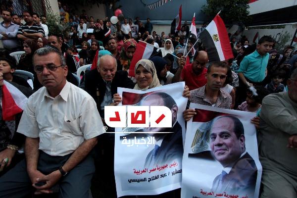 خليجيون يتظاهرون تأييدًا لقائد الانقلاب في نيويورك