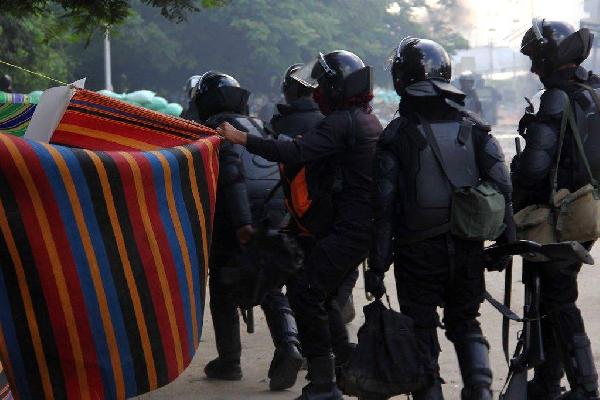 أمس.. قوات الأمن تداهم قرية ناهيا وتصيب وتعتقل العشرات