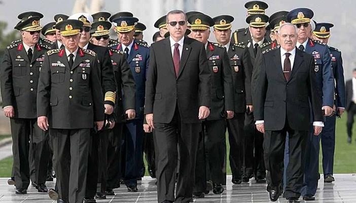 صحيفة “سلايت” الفرنسية: الجيش يعود إلى واجهة السياسة في تركيا