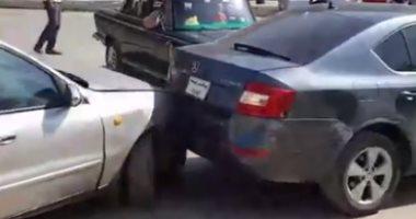 بالفيديو.. القبض على صاحب سيارة “أوكتافيا” بأسيوط اصطدم بأخرى للانتقام