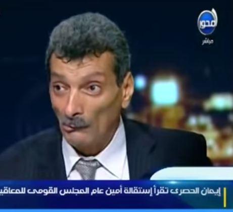 فيديو | رئيس مجلس المعاقين يبكي على الهواء لإهانة وزيرةٍ له