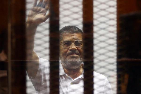 تأجيل محاكمة “مرسي” بـ “اقتحام السجون” إلى أول أكتوبر