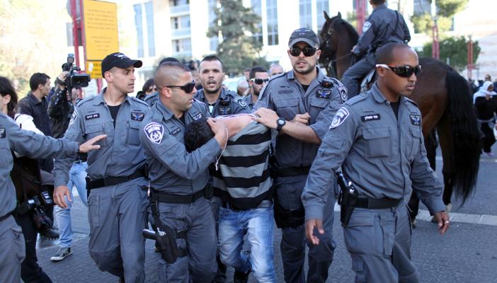 الاحتلال الإسرائيلي يعتقل 19 فتى مقدسيًا من منازلهم