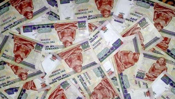 العملات المزورة تغزو السوق قبل العيد و6 طرق للتعرف عليها