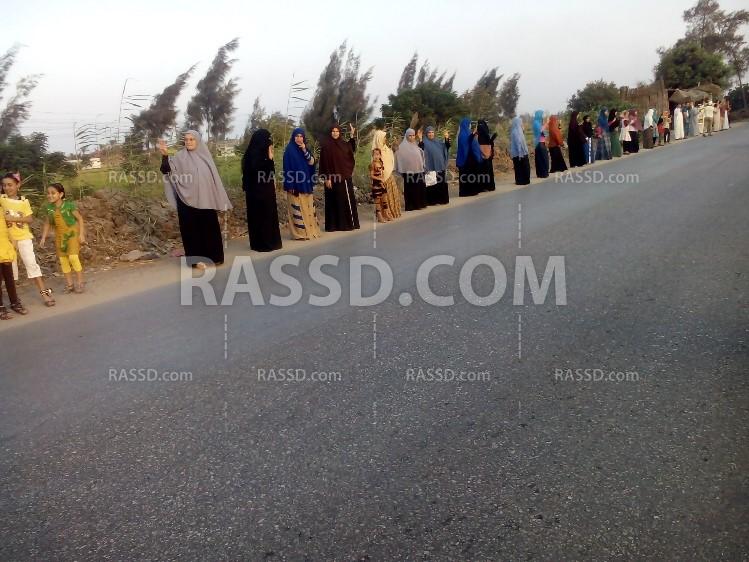 سلسلة بشرية في الشرقية تنديدًا بتدني مستوى المعيشة