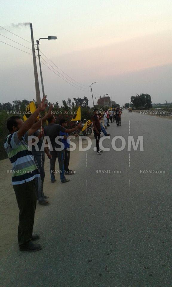 سلسلة بشرية لـ”شباب ضد الانقلاب” في الإسماعيلية