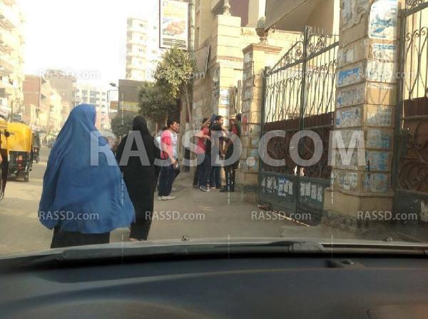 استقبال الطلاب بتفتيشهم في أول أيام الدراسة بفاقوس