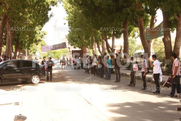 طلاب جامعة أسيوط ينظمون سلاسل بشرية ضد الانقلاب