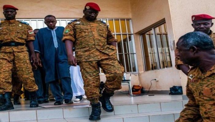 بوركينا فاسو.. الجيش يهدد بالنزول وقائد الانقلاب يتراجع