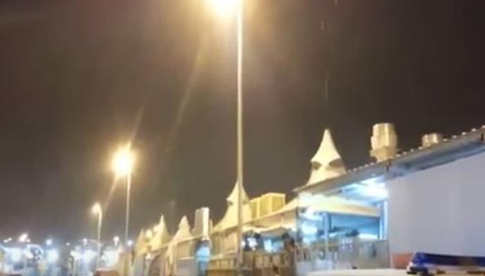 بالفيديو.. أمطار وبرق بالمشاعر المقدسة في يوم التروية